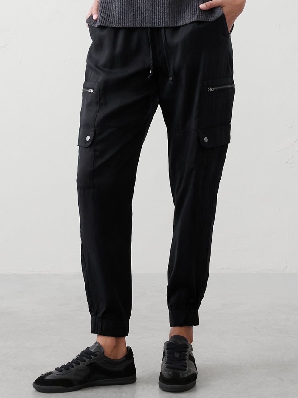BANANA REPUBLIC FACTORY Black Cargo Jogger Pants
